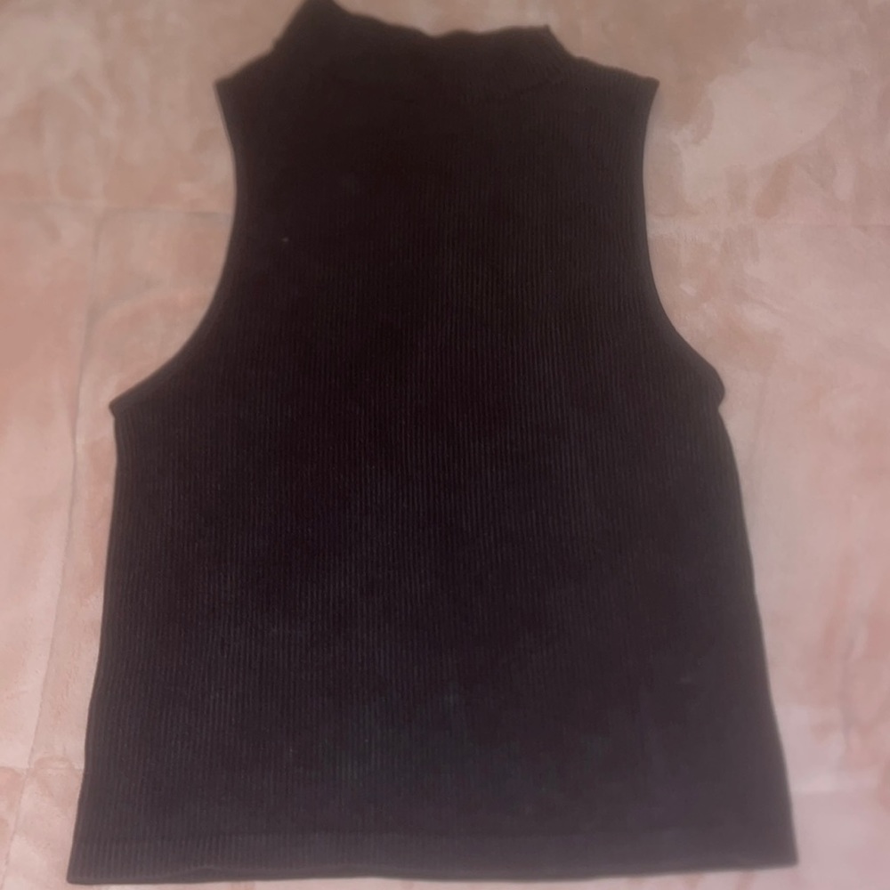Black sleeve less turtle neck